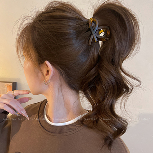 百搭简约高马尾抓夹女高级感2025新款鲨鱼夹显发量发夹后脑勺发饰