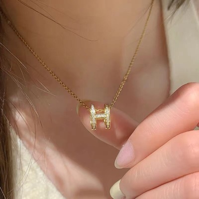 微镶字母H项链女轻奢冷淡风吊坠个性小众饰品网红ins钛钢锁骨链潮