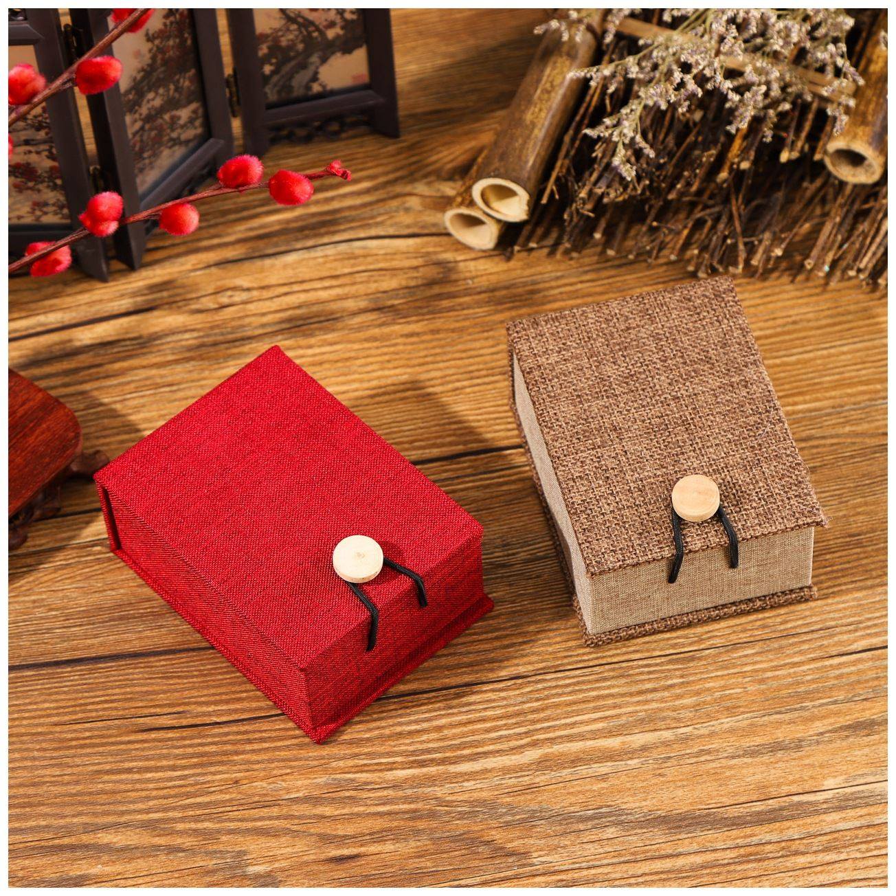 供应麻布木扣文玩首饰盒手镯手串戒指收纳盒子锦盒吊坠项链包装盒