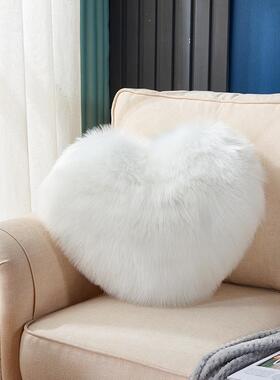 白色爱心色羊毛抱枕礼物靠枕心形沙发腰垫办公室座椅长毛绒靠垫定