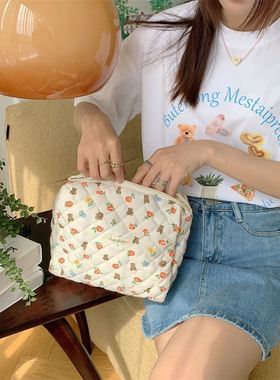 3613 ins小熊花花绗缝手拿包化妆包大容量内胆包便携洗漱收纳袋