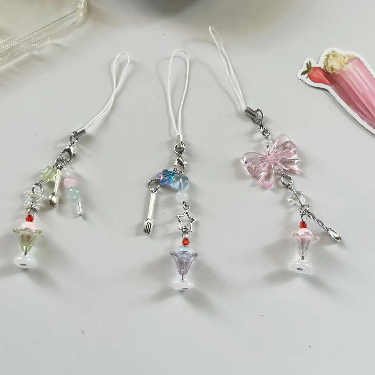 手作可爱三色冰淇淋 苏打水手机挂件手工串珠耳机挂饰少女心挂件