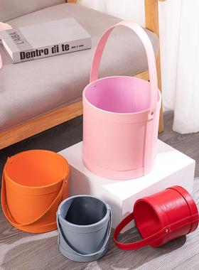 圆形手提红色皮质抱抱桶伴手礼盒结婚伴娘礼物包装盒鲜花束插花盒定制