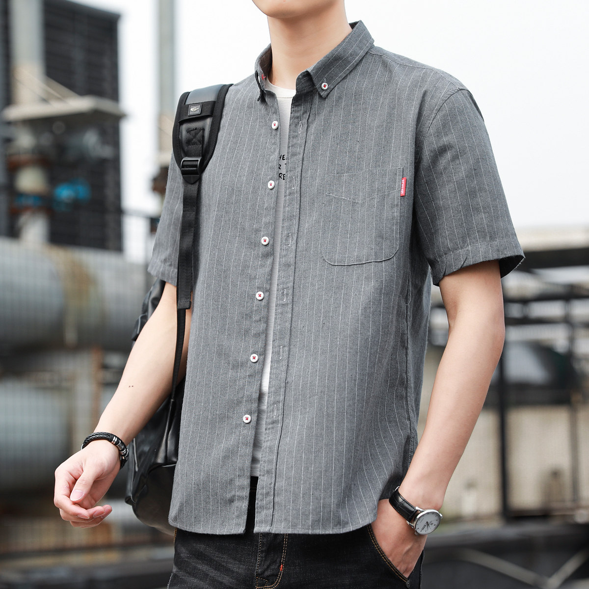 夏季男士短袖灰色条纹保罗衬衫年轻商务轻熟风扣领立领真口袋衬衣