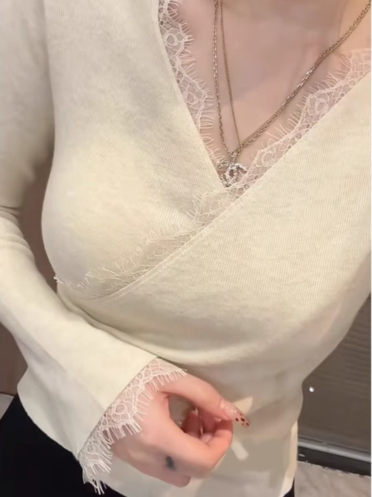 交叉v领蕾丝拼针织打底衫女秋冬季欧货内搭收腰性感低胸毛衣上衣