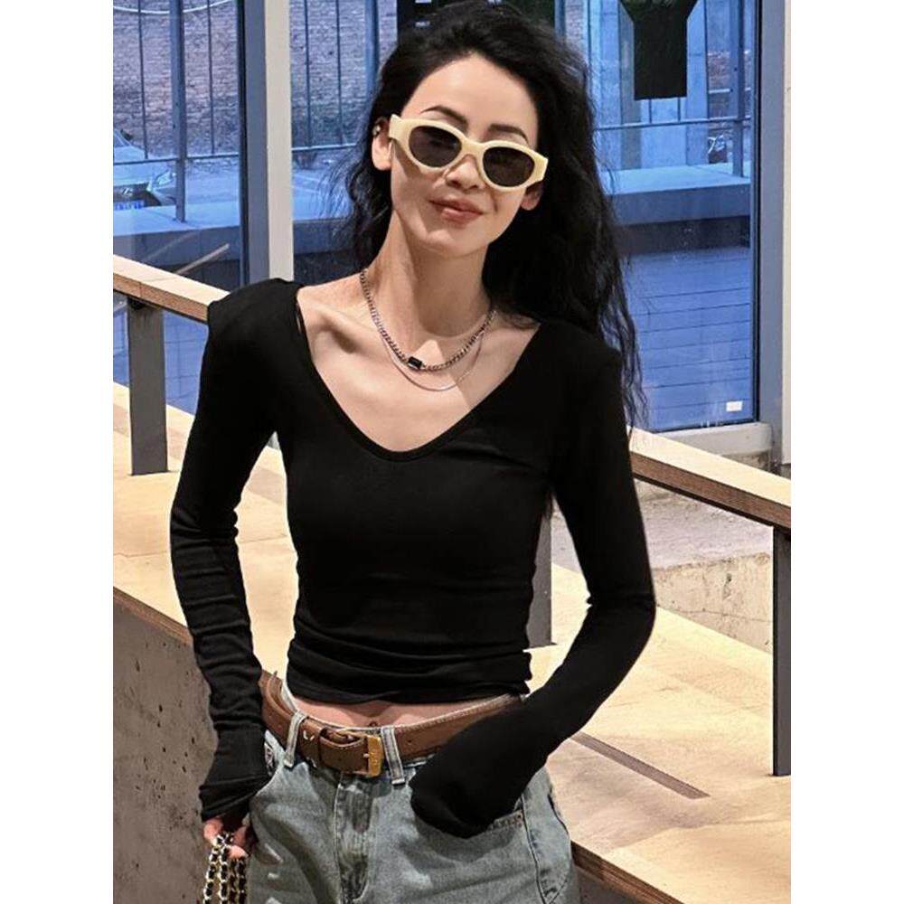 欧货黑色V领长袖T恤女春秋设计感纯欲垫肩气质显瘦打底衫短款上衣