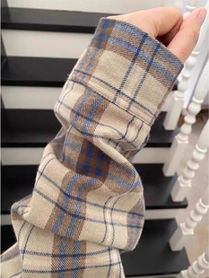 卡其色磨毛翻领长袖格子衬衫女春秋欧货覆古宽松显瘦衬衣外套穿搭