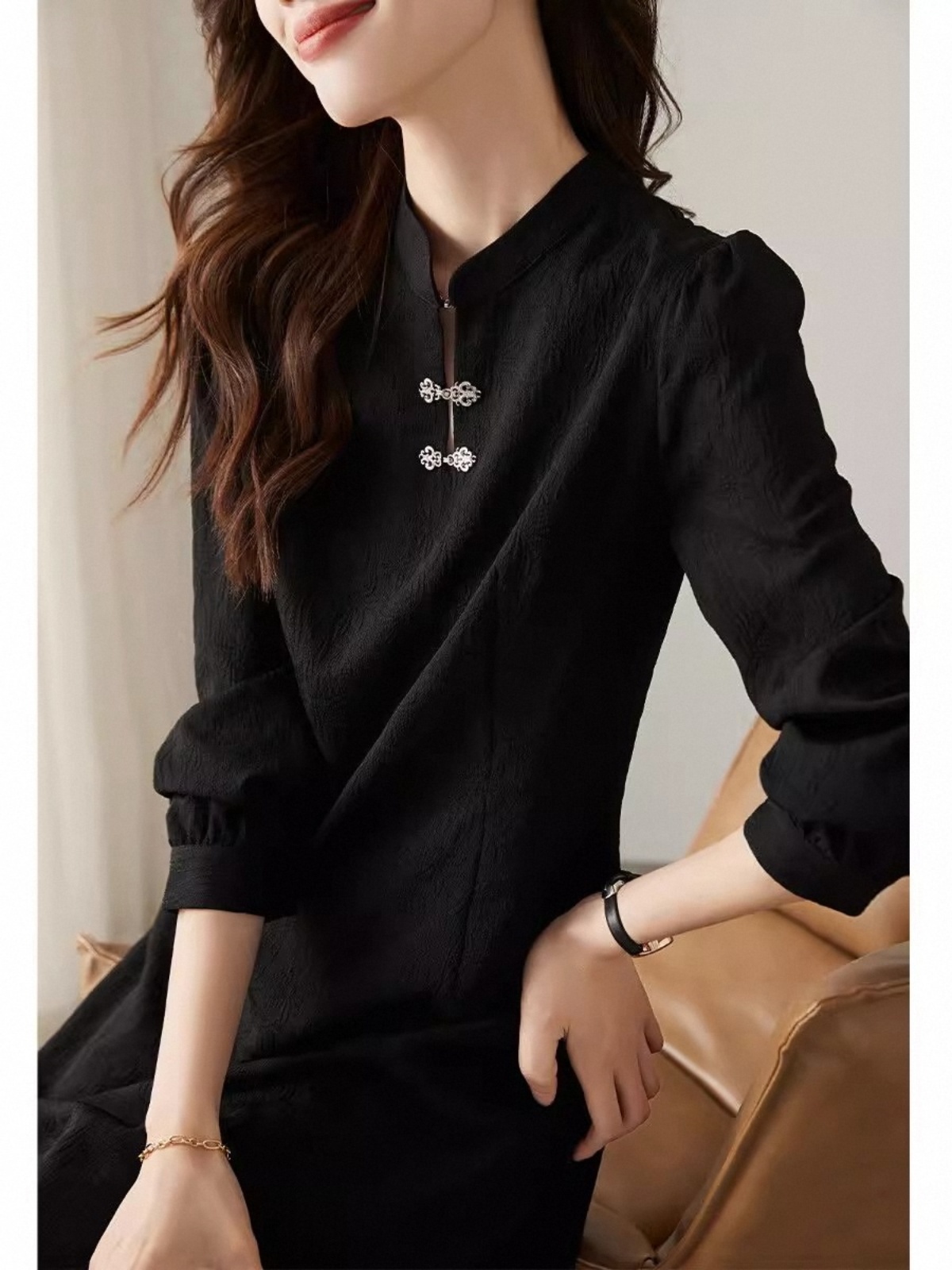 新中式盘扣旗袍连衣裙女秋冬肌理感国风中长款收腰打底小黑裙大码