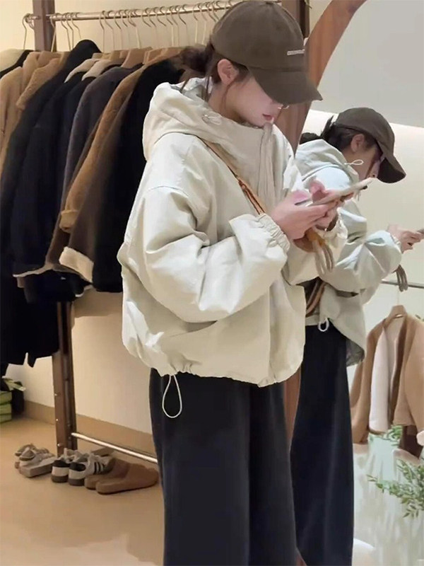 米白色长袖连帽冲锋衣短款外套女春秋欧货夹加棉加厚抽绳二棉上衣