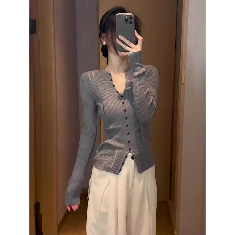 灰色V领长袖针织开衫女秋冬欧货镂空修身纽扣毛衣内搭打底衫上衣