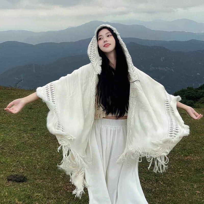 川西云南旅游披肩外搭女新疆春秋季白色连帽保暖斗篷披风棉麻围巾