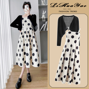 孕妇连衣裙套装时尚洋气时髦2023新款防晒衫波点吊带裙两件套夏女