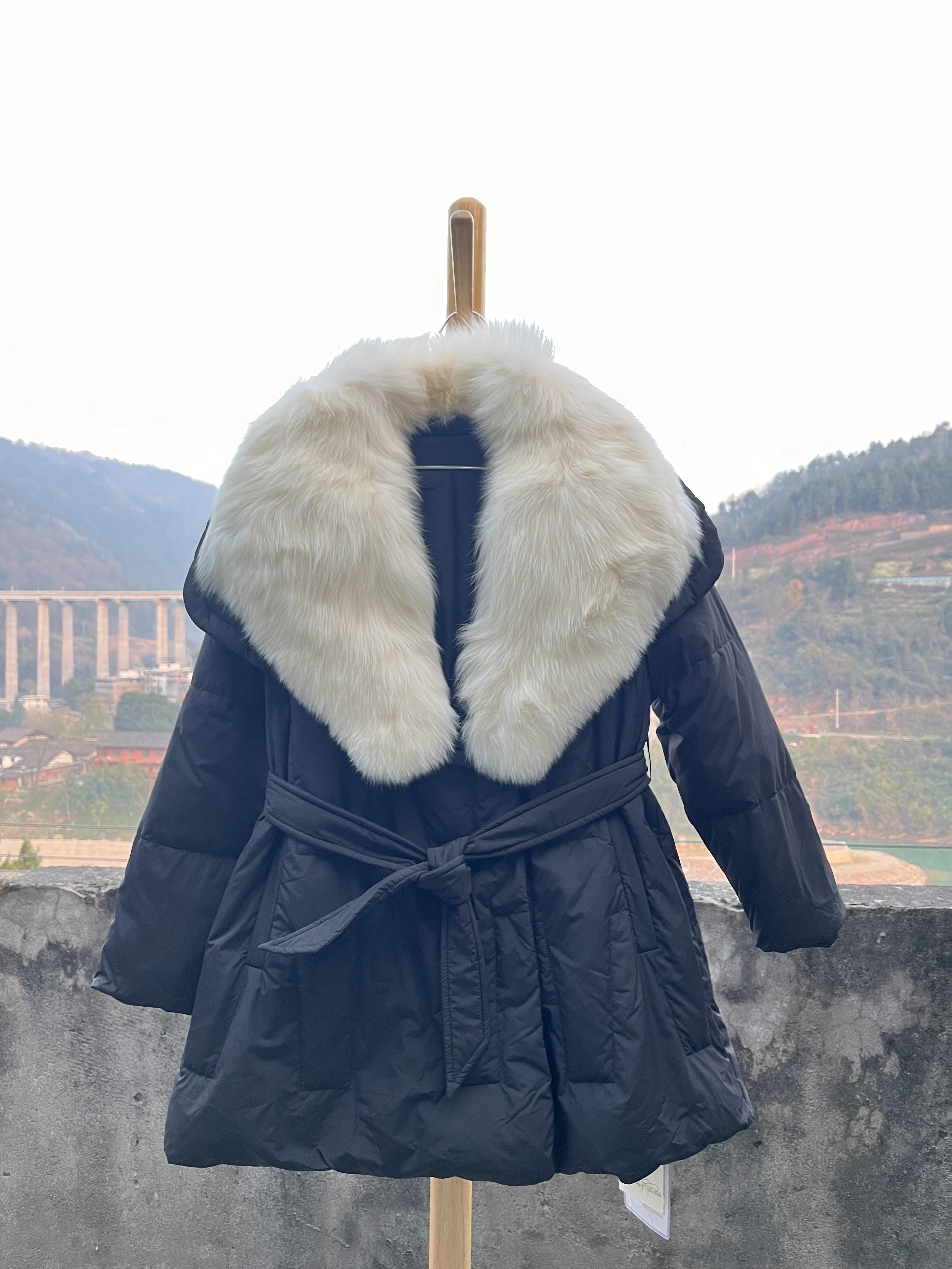 大毛领狐狸毛黑色收腰鹅绒服大码羽绒服s码m码胸围约120衣长76