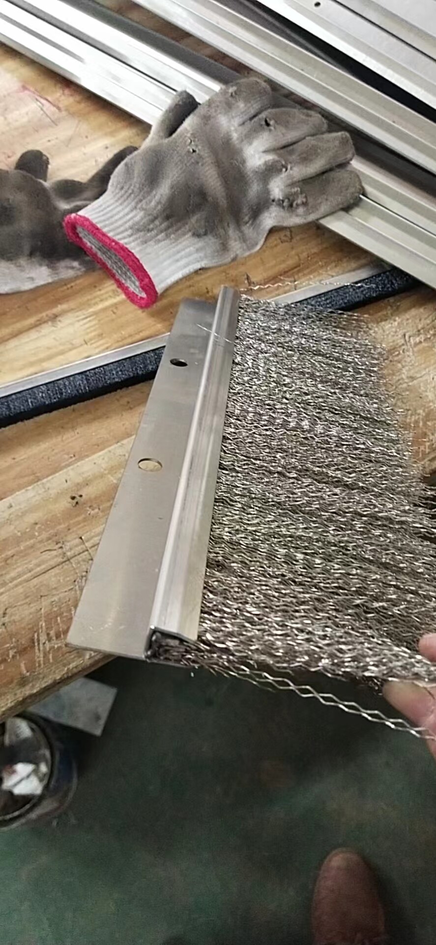不锈钢支架钢丝刷筛网钢丝刷工业弧度钢丝刷条h型钢刷除锈铜丝刷