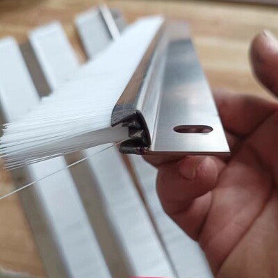 不锈钢支架工业防尘毛刷机床挡水条刷机柜防尘毛刷门底密封毛刷条