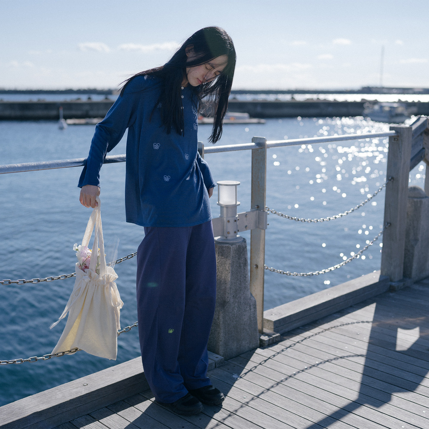一个短篇丨 山羊绒羊毛醋酸混纺刺绣图案长袖雕花纽扣柔软针织衫