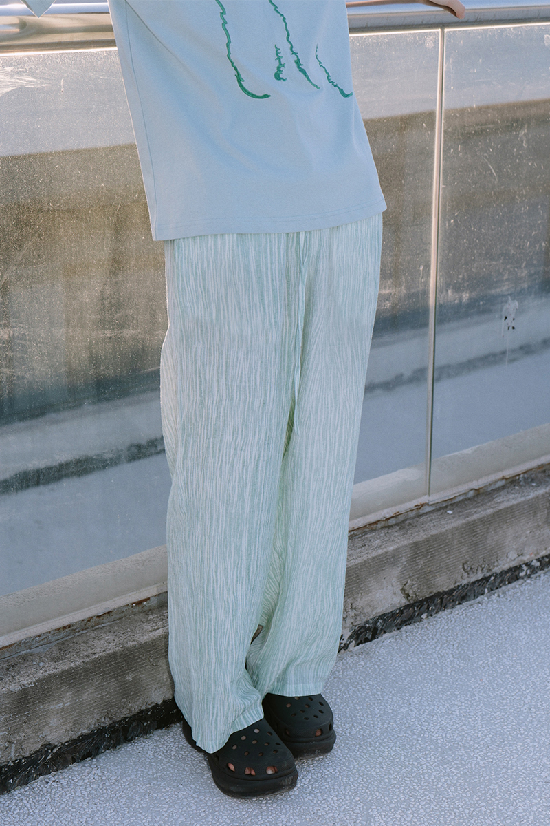 一个短篇松紧腰皱布长裤纳凉裤