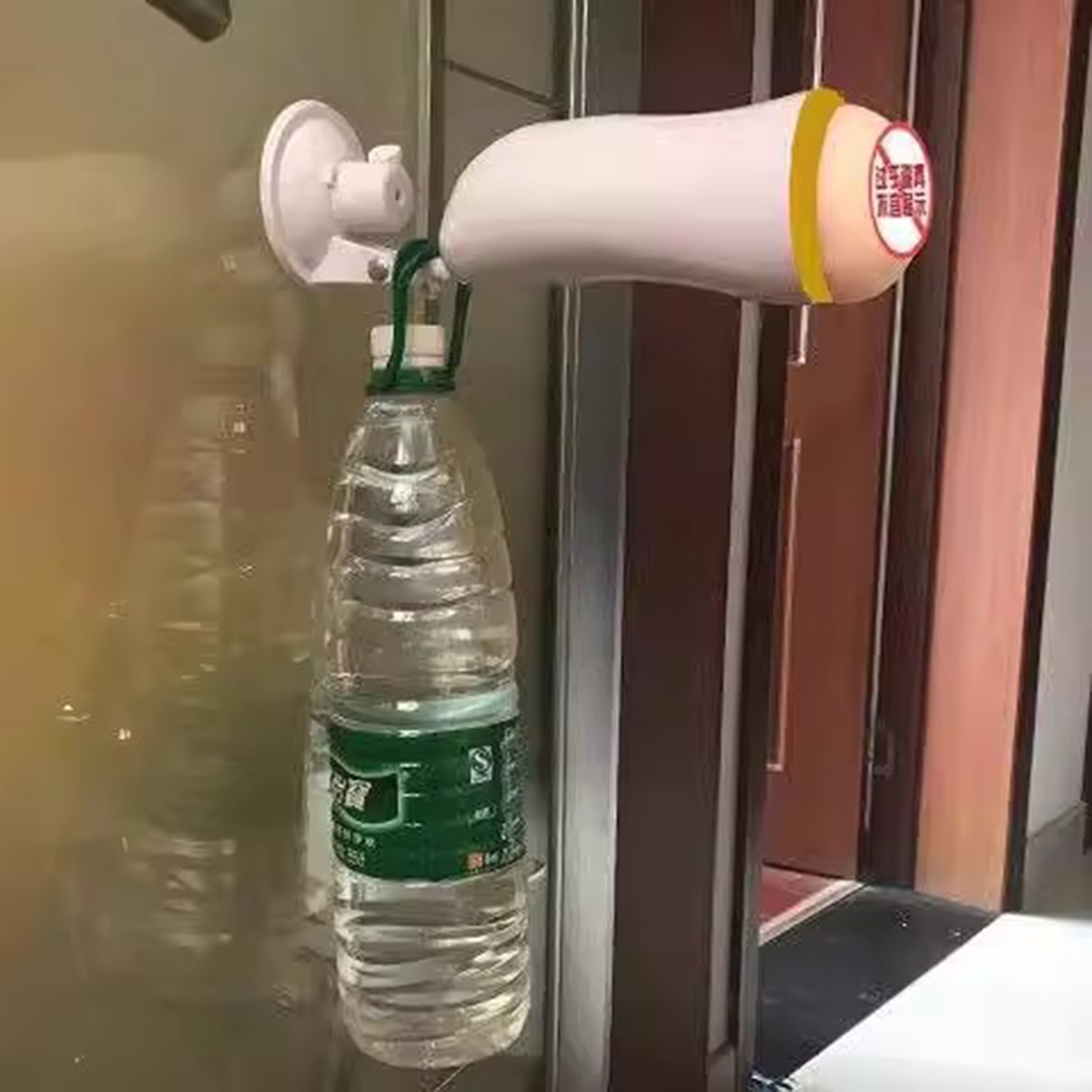 情趣男用飞机杯免手提强力吸盘自慰器可插彷真熟女阴道解闷小玩意