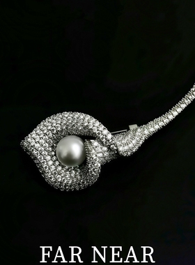 大溪地马蹄莲胸针珍珠满钻FAR NEAR胸花配大衣设计高级感轻奢小众