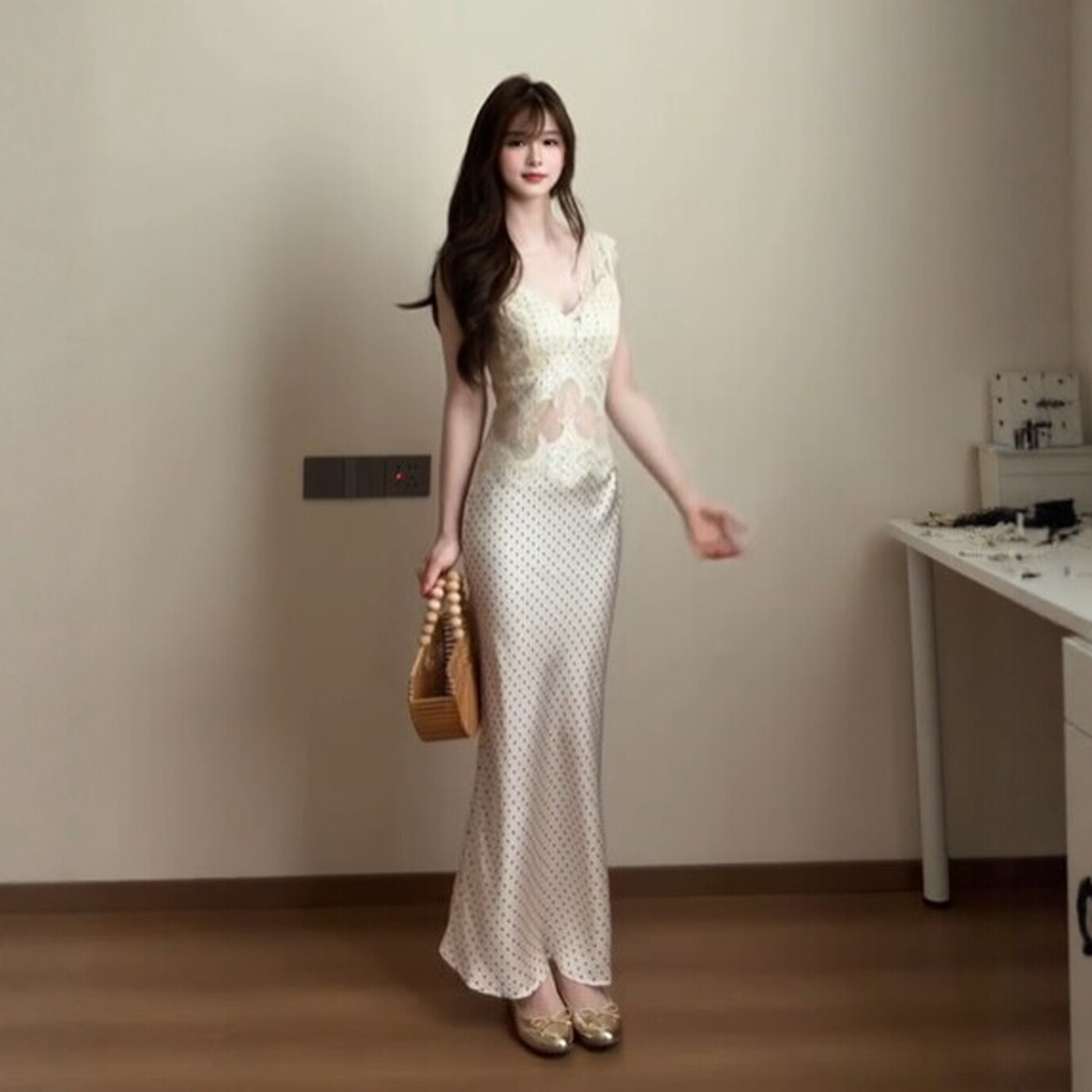 专柜御姐穿搭设计感超好看的V领波点修身包臀吊带长裙绝美连衣裙2