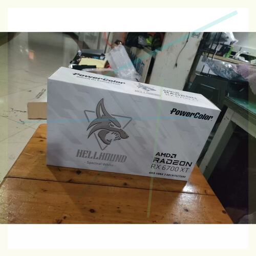 议价撼讯 6700xt 12g 21年的卡，白色，橙色9