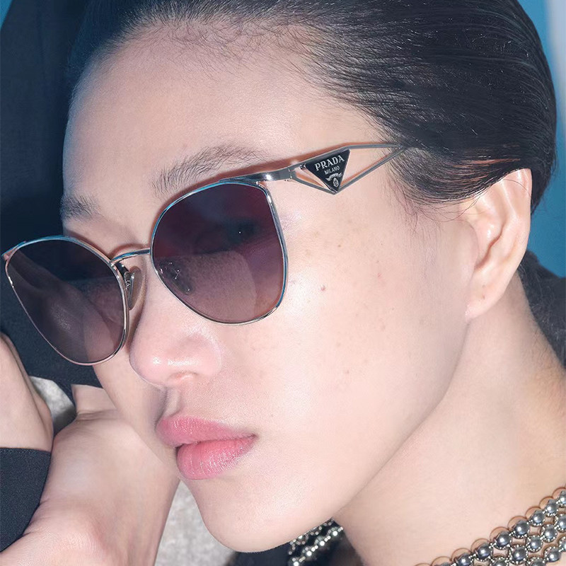 prada普拉达墨镜女刘雯代言2023年新款猫眼三角标spr50z太阳眼镜