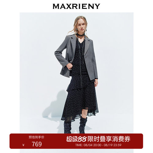 立体压褶设计，精致扣子设计