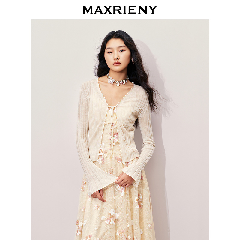 胸前系带、华丽边缘装饰