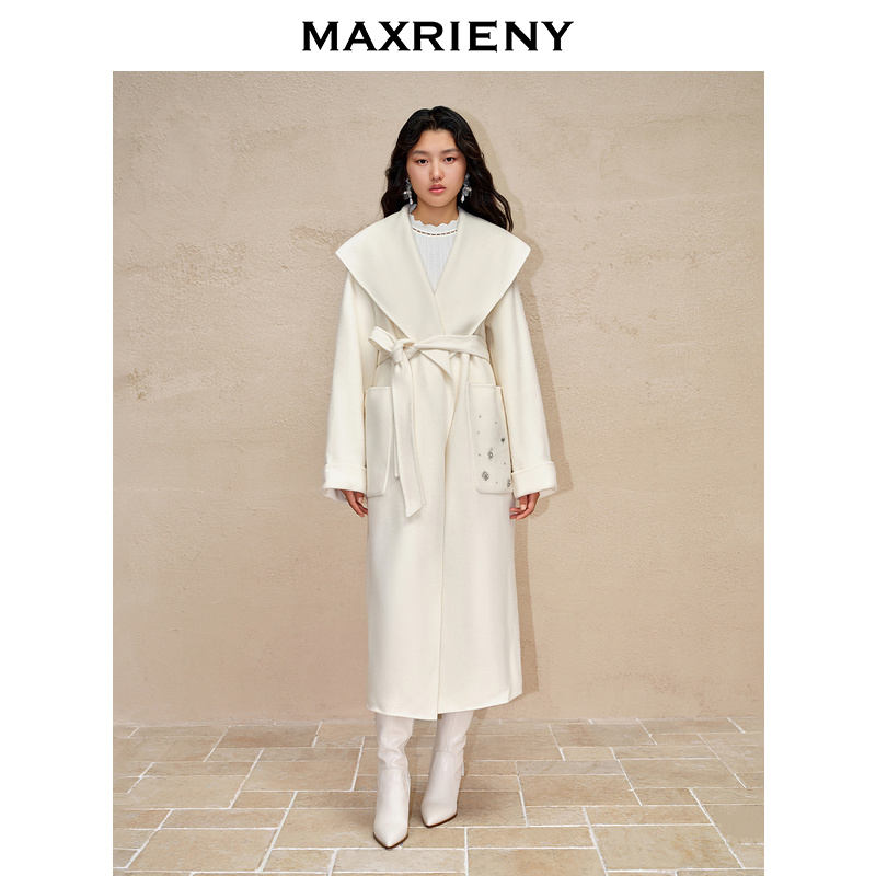 大廓形版型 大翻领设计 主题绣花