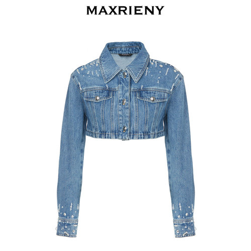 截短版型提升腰线，打造高挑身材比例