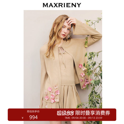 立体花朵装饰、领口系带设计