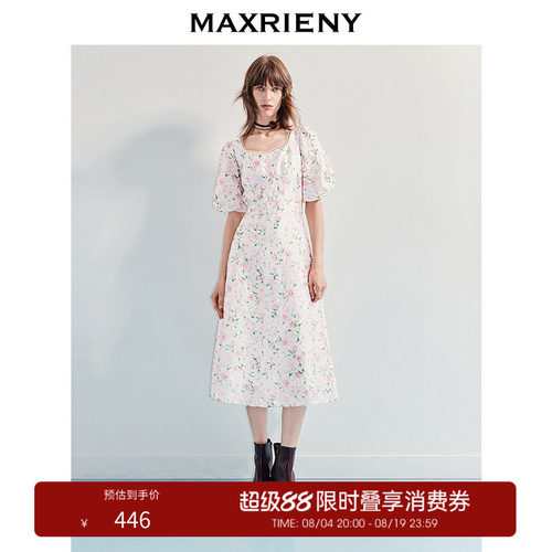 植物花朵点缀其中，诠释甜美少女心