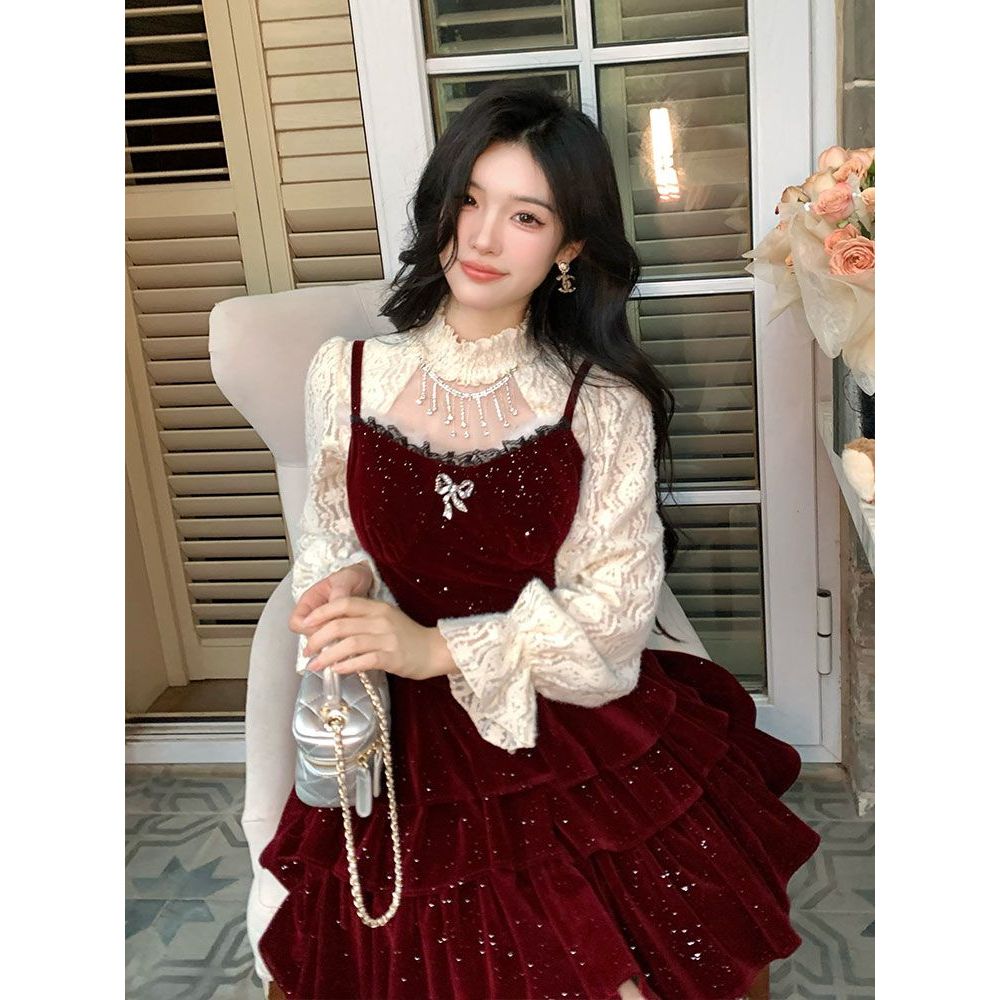 暮冬烁灵 轻熟风珠链镂空上衣+细闪丝绒蓬蓬吊带裙套装新年战袍裙