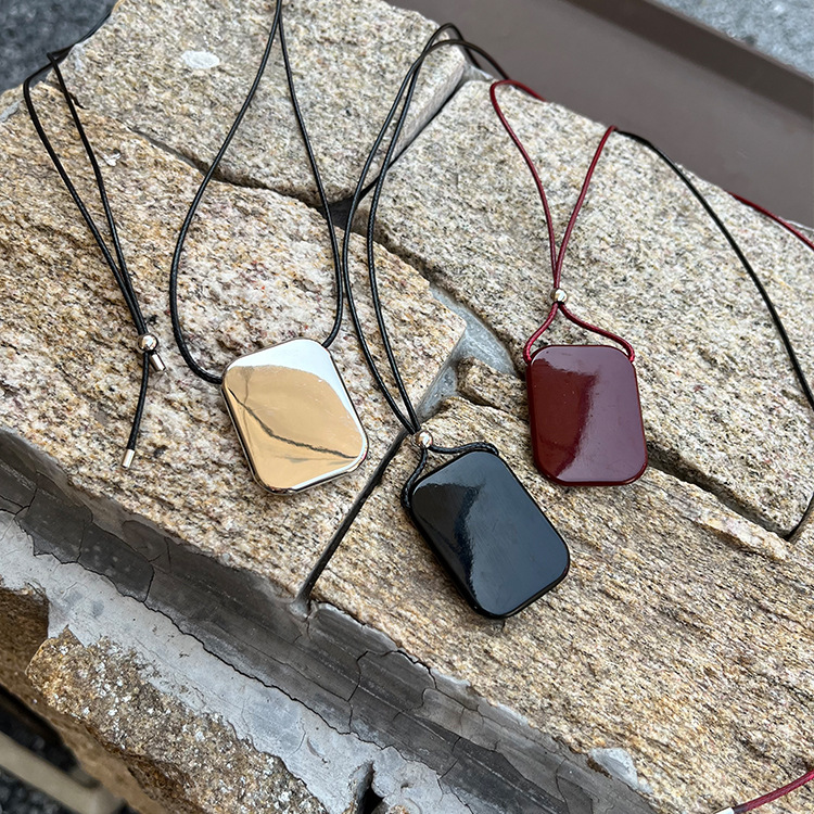 方形镜面吊坠项链皮绳打结毛衣链