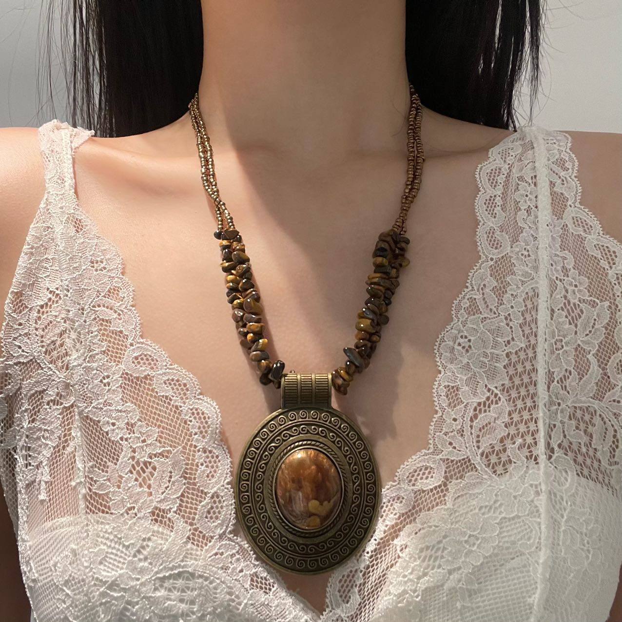 宝石串珠大圆盘咖色碎石吊坠项链