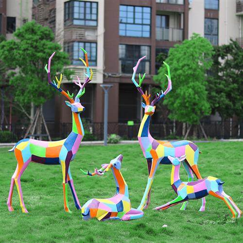 玻璃钢彩绘几何梅花鹿雕塑小区鹿小品摆件户外园林景观草坪装饰
