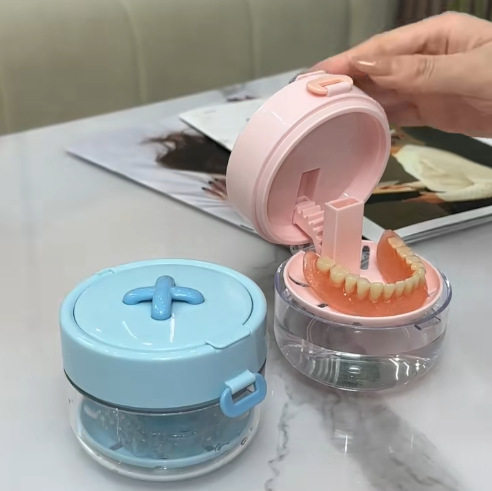 隐形牙套收纳盒新款多功能清洁沥