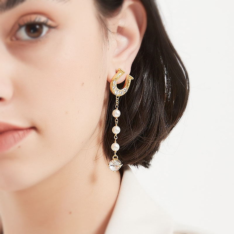 奥米迪奥不对称字母U珍珠耳钉小众设计高级感轻奢耳饰2022年新款