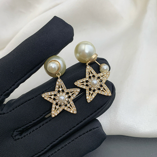 奥米迪奥新款星星镶钻珍珠耳钉女轻奢字母CD百搭高级圣诞系列耳饰