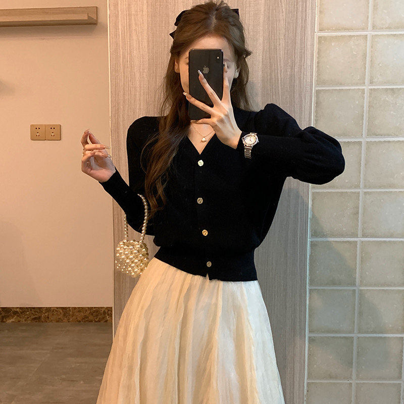 黑色V领针织开衫女春秋收
