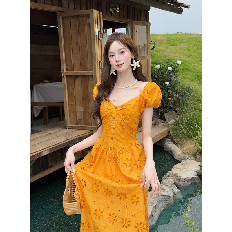 实拍 夏季新款法式优雅V领刺绣镂空裙子短袖连衣裙女