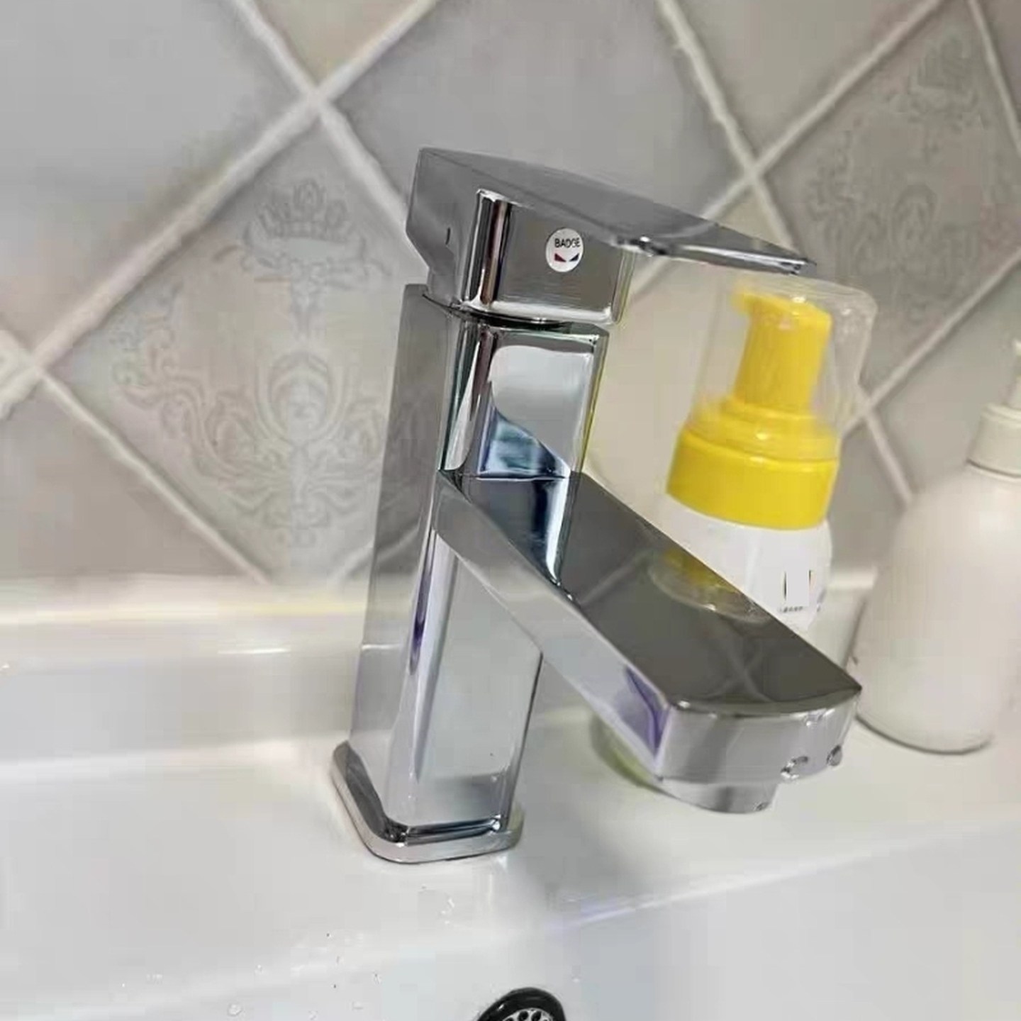 不锈钢台盆洗脸池方形浴室家用水龙头单孔冷热面盆洗脸盆洗手盆,家装主材,面盆龙头,淘宝优惠券,粉丝福利购,淘宝优惠卷