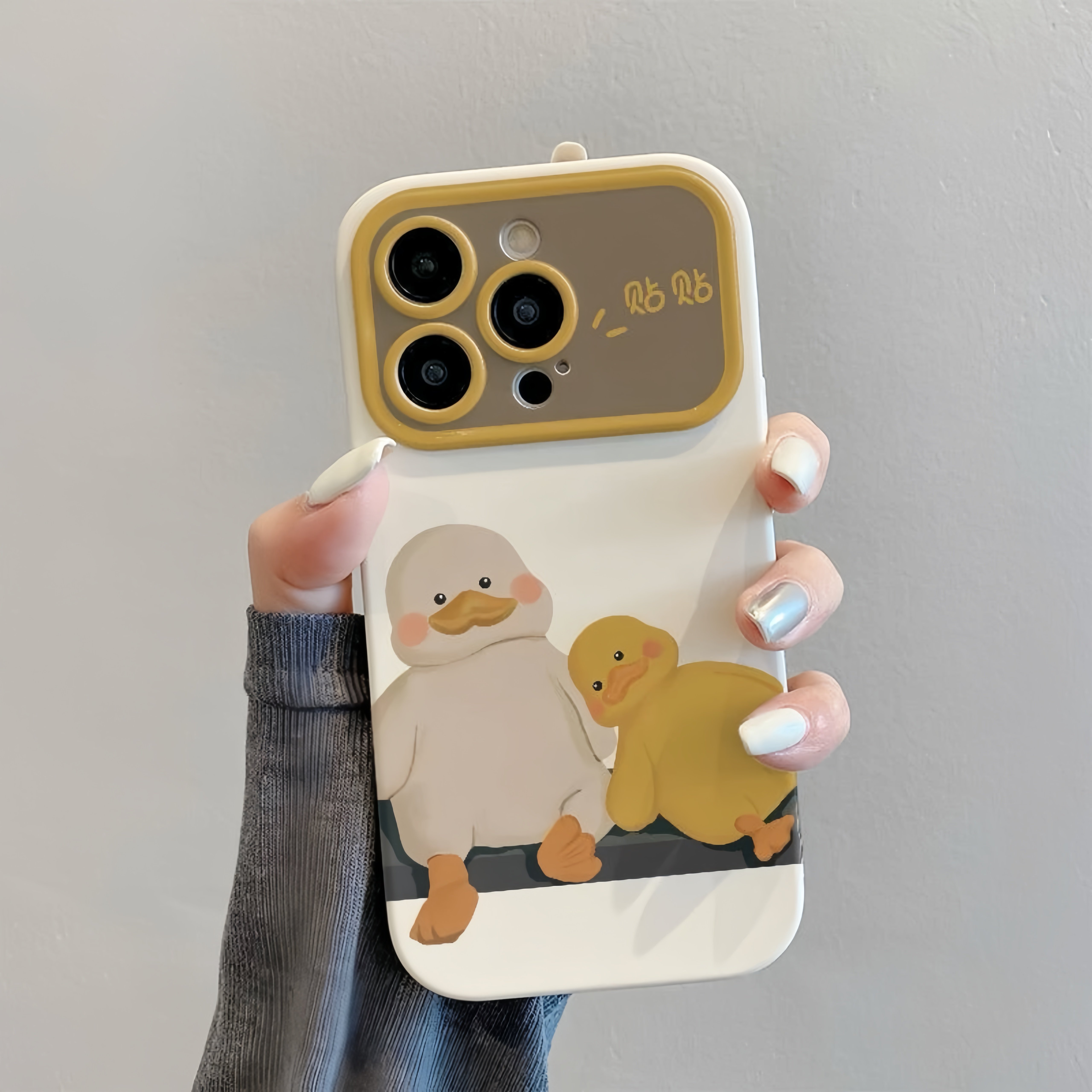 适用苹果16ProMax手机壳新款iphone17promax高级感15pro防摔14贴贴小黄鸭13卡通plus硅胶创意xr全包xs保护套
