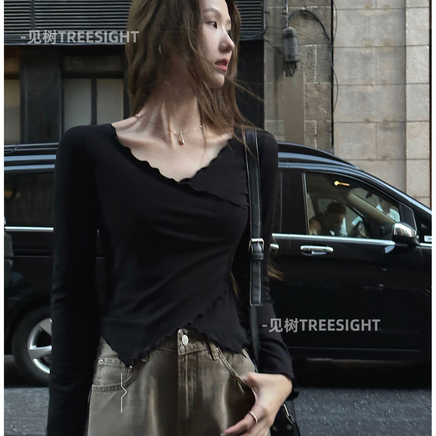 黑色弹力修身V领T恤女2025秋季新款显瘦木耳边分叉设计感长袖上衣