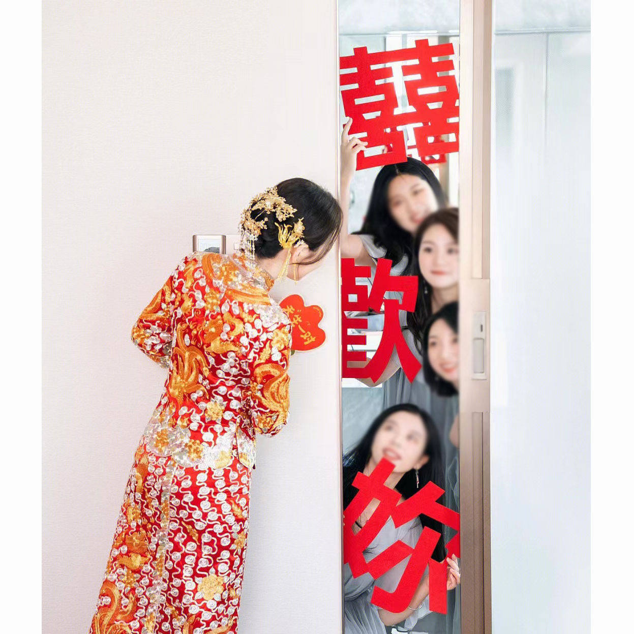 结婚领证婚房布置手持喜字