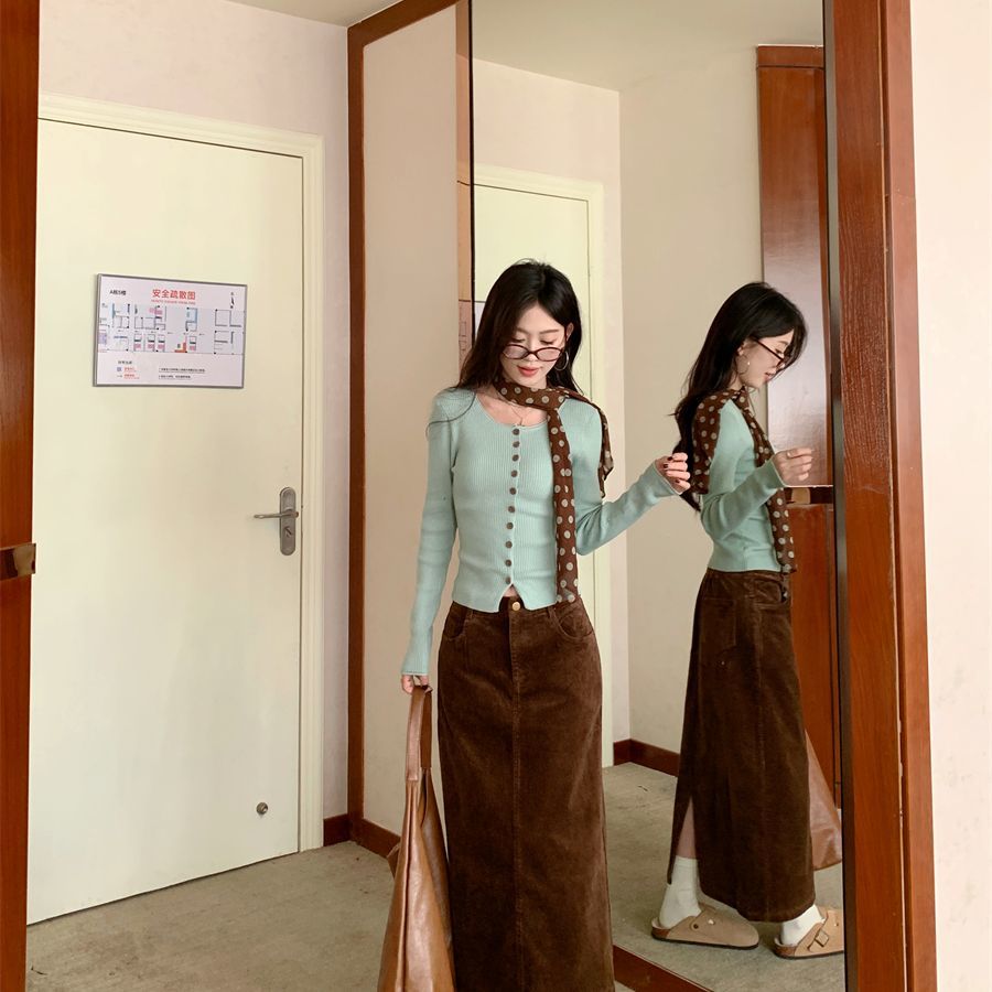 绿色长袖针织衫上衣韩系套装女秋季高腰复古咖色开叉半身裙两件套