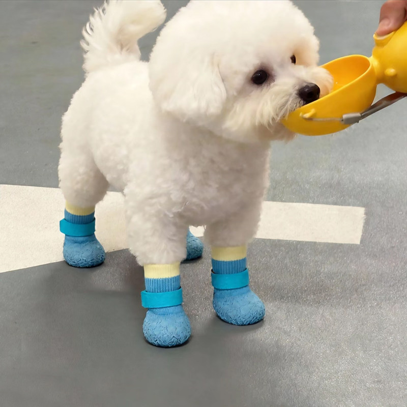狗狗鞋子雨鞋脚套椰子鞋防滑防水软底甩不掉宠物透气防脏小狗袜子