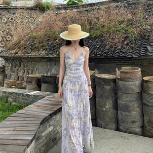 多巴胺海岛穿搭绝美沙滩裙超仙巴厘岛度假碎花挂脖连衣裙女夏收腰