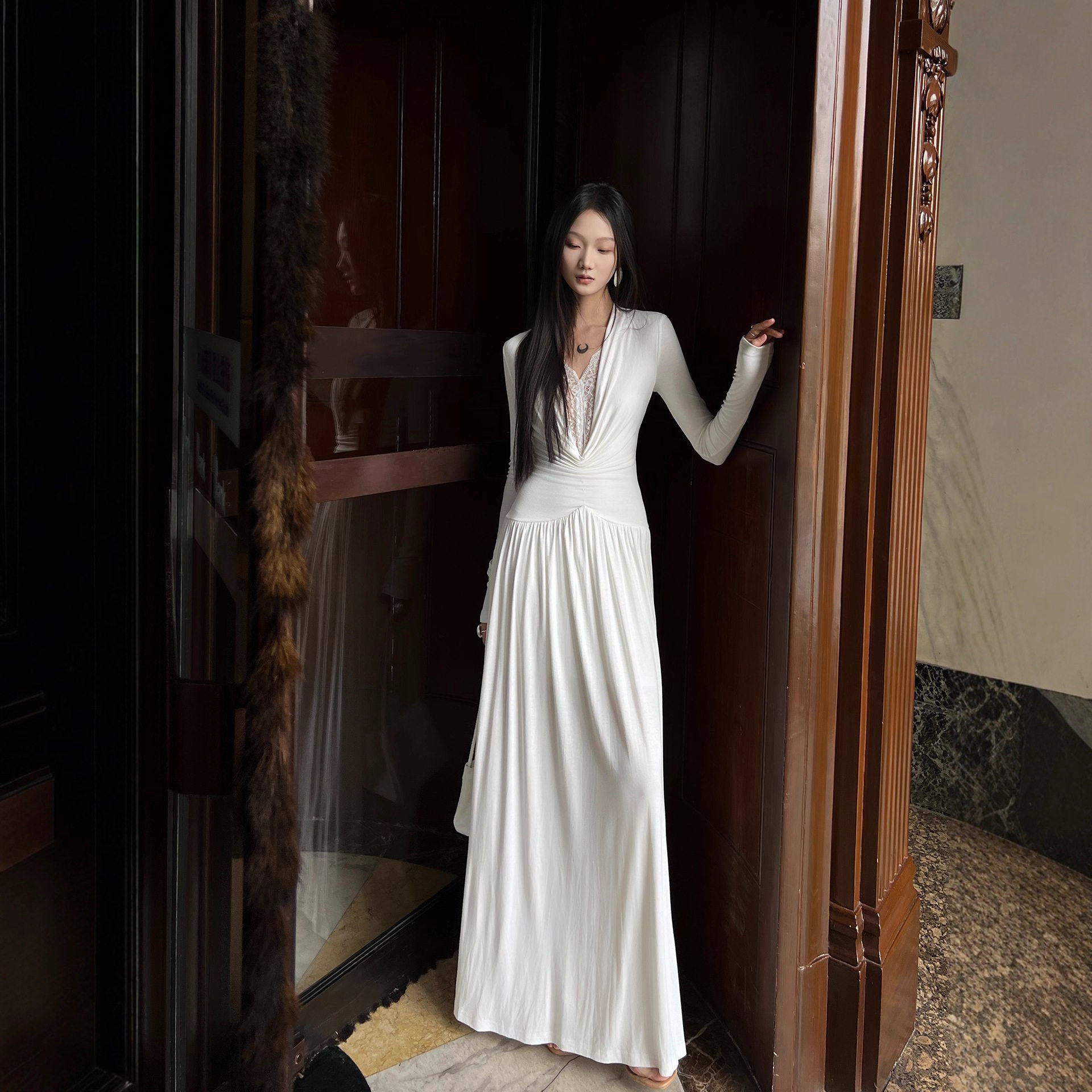 秋冬季巨好看的长袖礼服裙女蕾丝拼接v领时尚大摆长裙感气质a字裙