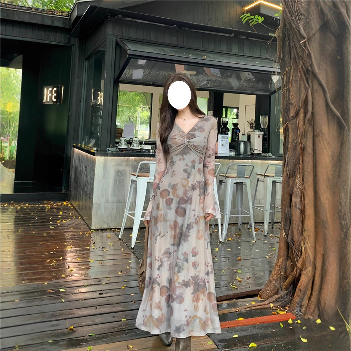 法式连衣裙女秋季新款复古印花V领喇叭袖气质修身显瘦长裙